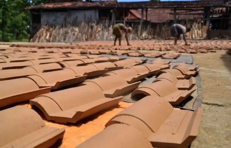 Fakta Pahit Industri Genteng Tanah Liat