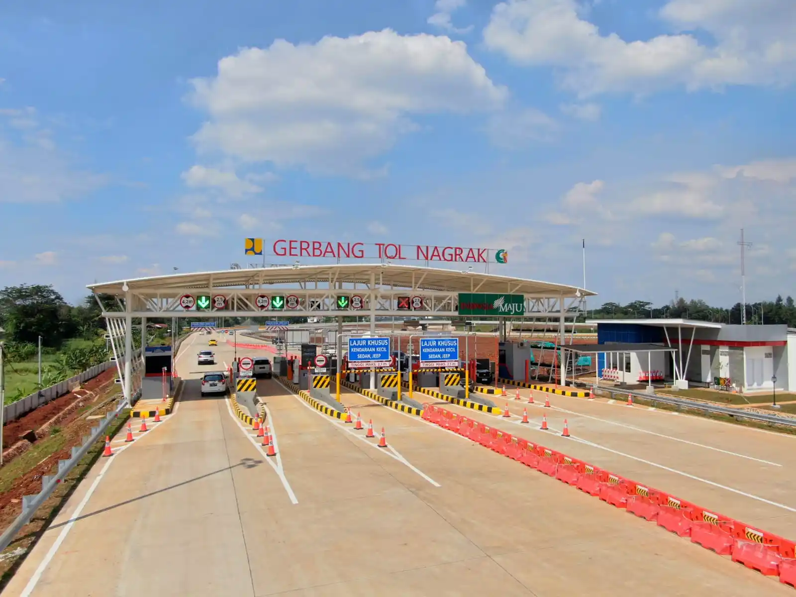 Lokasi Strategis dekat gerbang tol