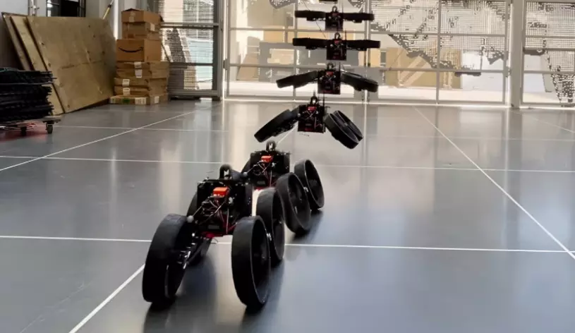 變形無人機，會飛也會走