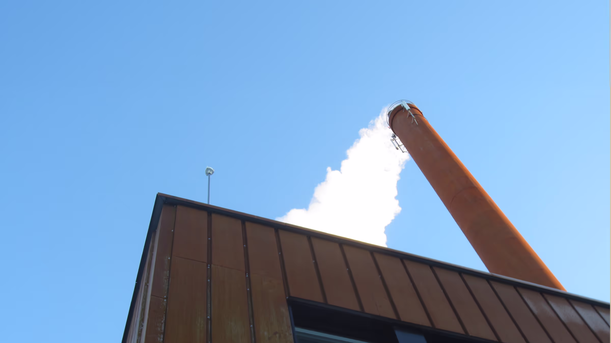 Foto av Wåhlin Arkitekters projekt "Orminge." En utbyggnad av panncentralen.