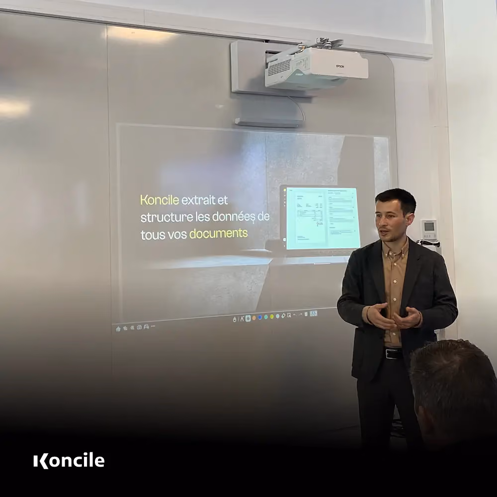 Tristan Thommen qui fait une présentation sur Koncile 
