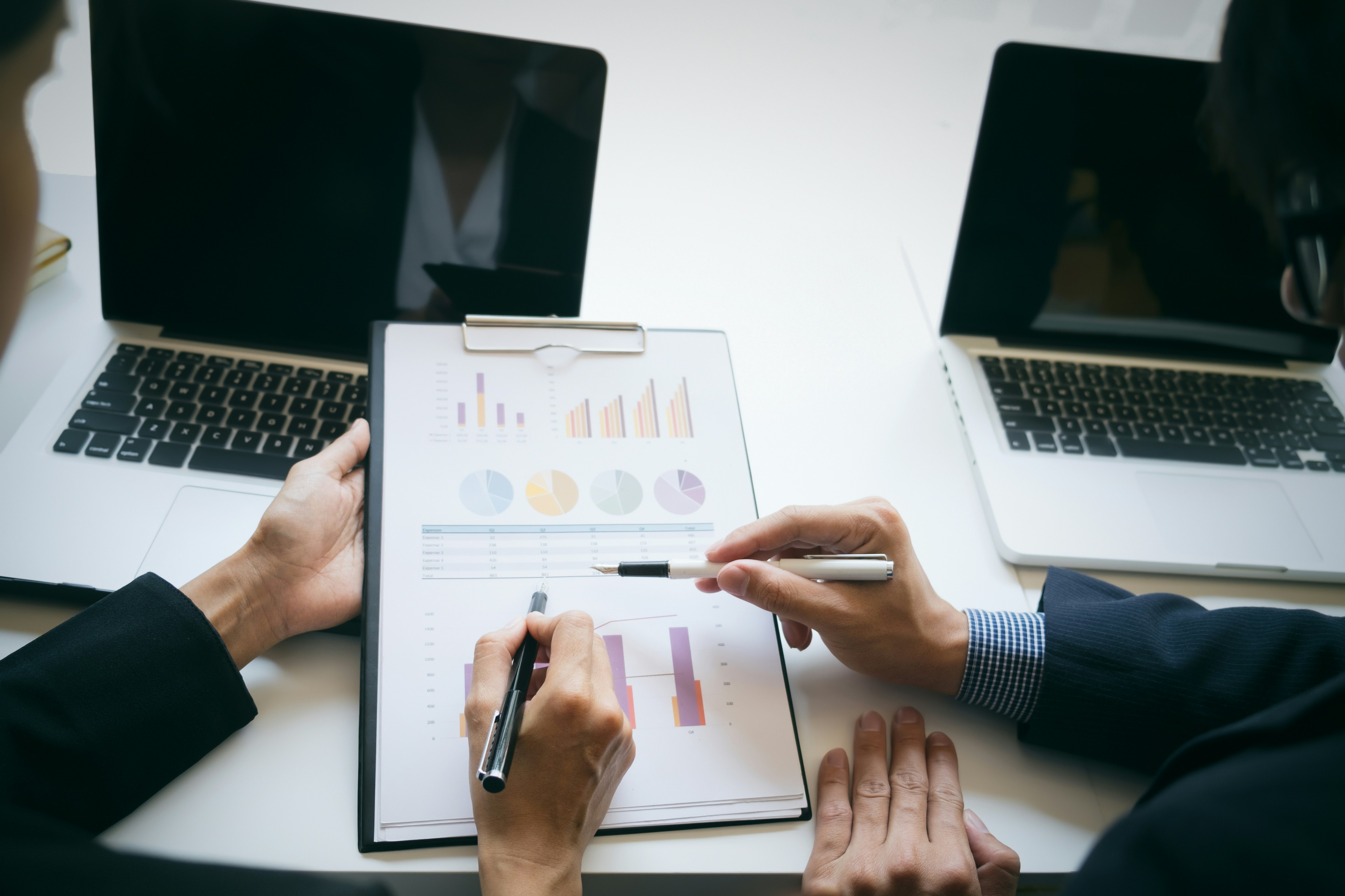 Entrevistas por competencias: cómo estructurar preguntas clave y evaluarlas con herramientas digitales