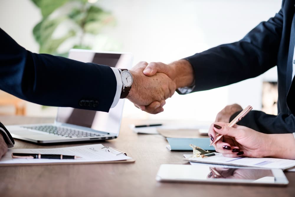 El efecto Halo y Horns en contratación