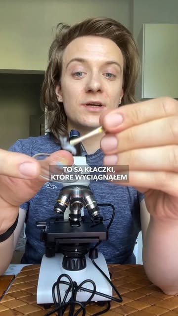 Okładka rolki: ze statystyk mojego konta wynika, że 70% z was nie znajduje kłaczków w pępku, ekhm, to znaczy 70% z 