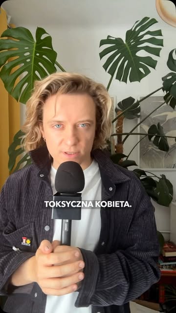 Okładka rolki: toxic by britney spears playing in the background