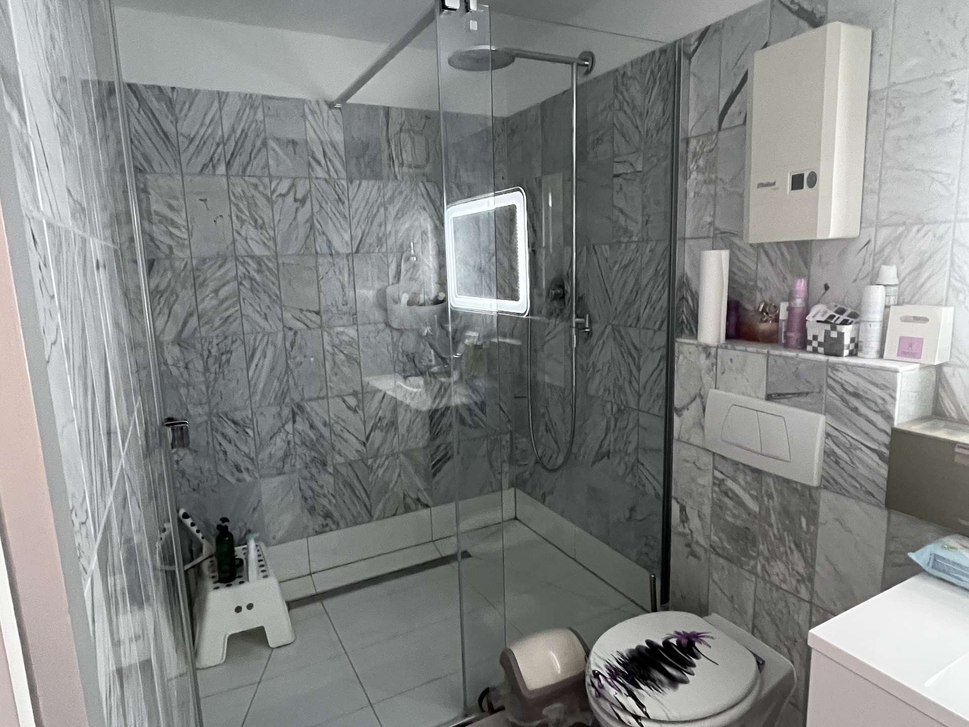 Zweites Badezimmer