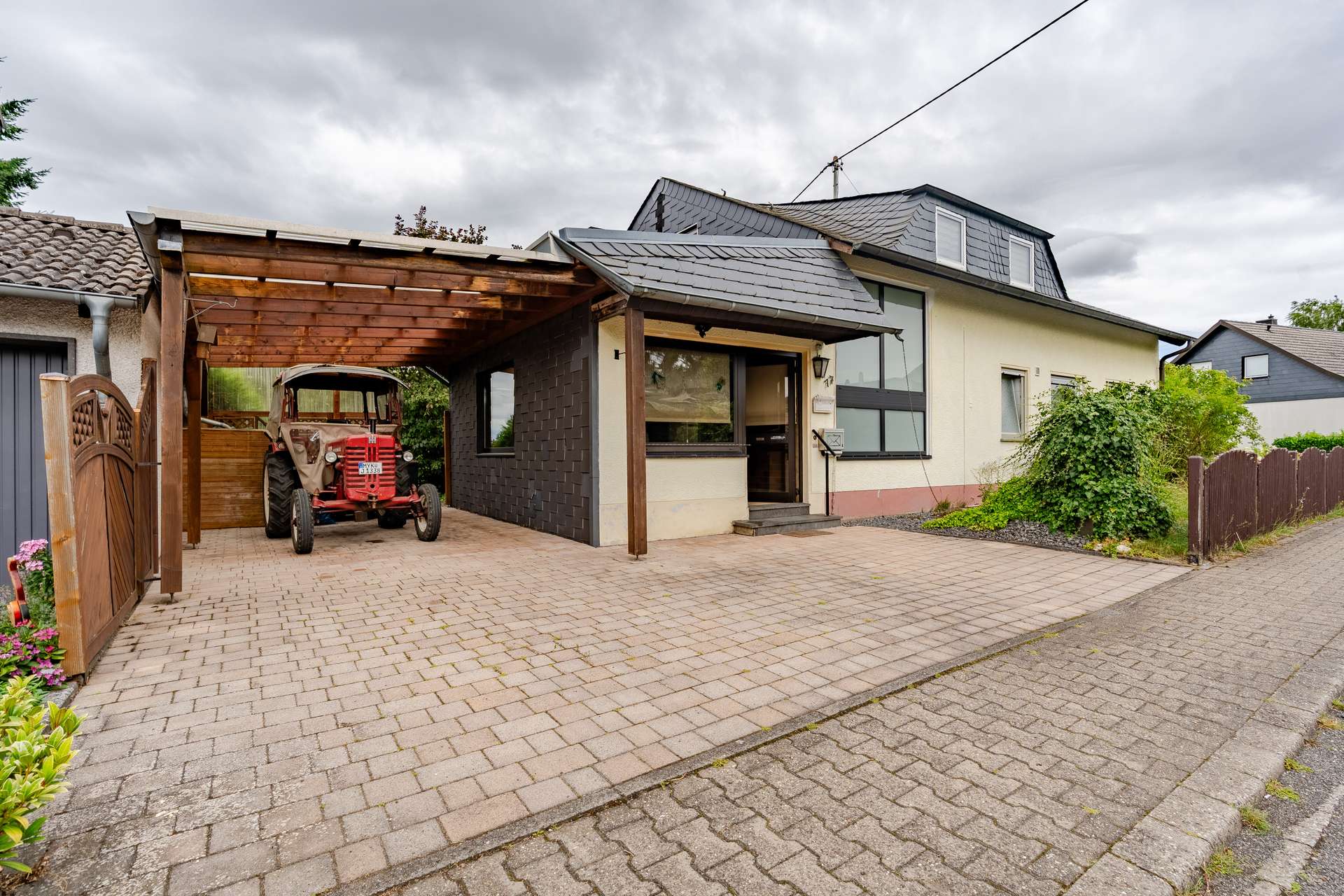 Carport-Hauseingang