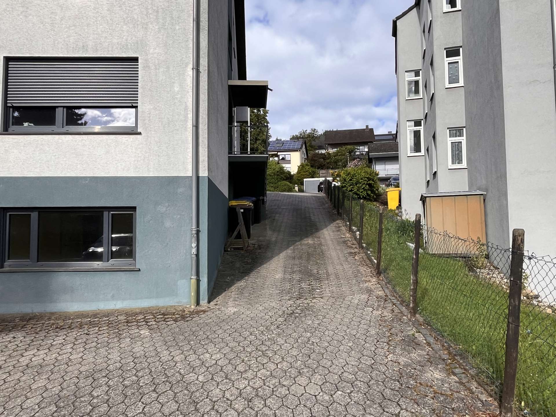Zufahrt Pkw-Stellplätze