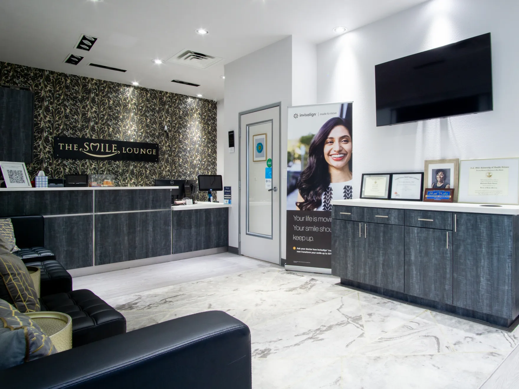 The Smile Lounge lobby