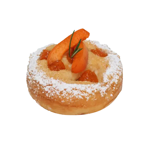 La tarte au sucre, viennoiserie du mois d’août, détourée, avec des morceaux d’abricot et romarin sur le dessus