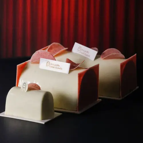 Bûche aux fruits rouges, vanille et citron vert en format buchette, 4 personnes ou 6 personnes 