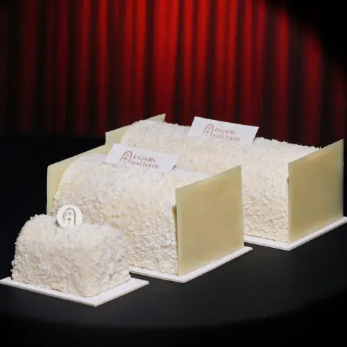 Bûche de Noël exotique à la noix de coco et fruit de la passion en format buchette, 4 personnes ou 6 personnes 