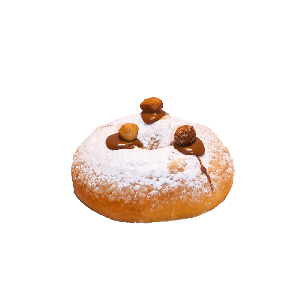 Brioche des Rois “Praliné noisette et amandes torréfiées” avec un rond d'amandes et du sucre glace sur le dessus