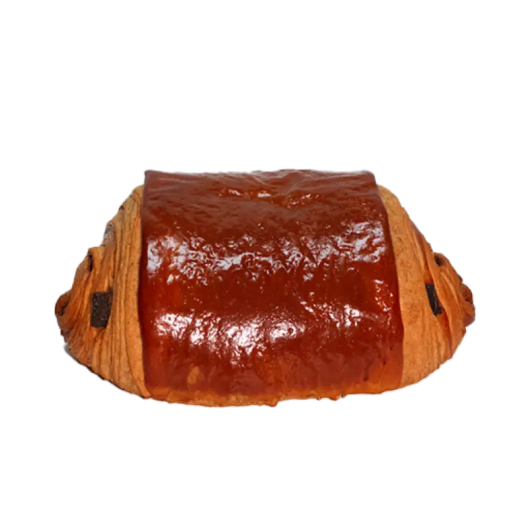 Pain au chocolat format XL sur fond blanc