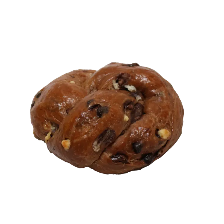 La brioche tressée tout chocolat sur fond blanc