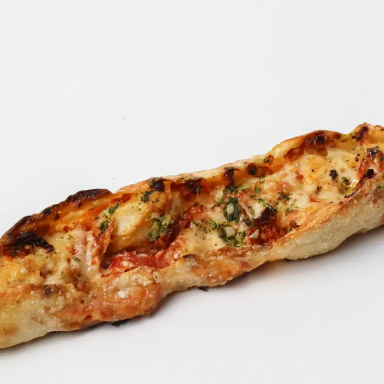 Zoom sur la composition de la ficelle chorizo parmesan