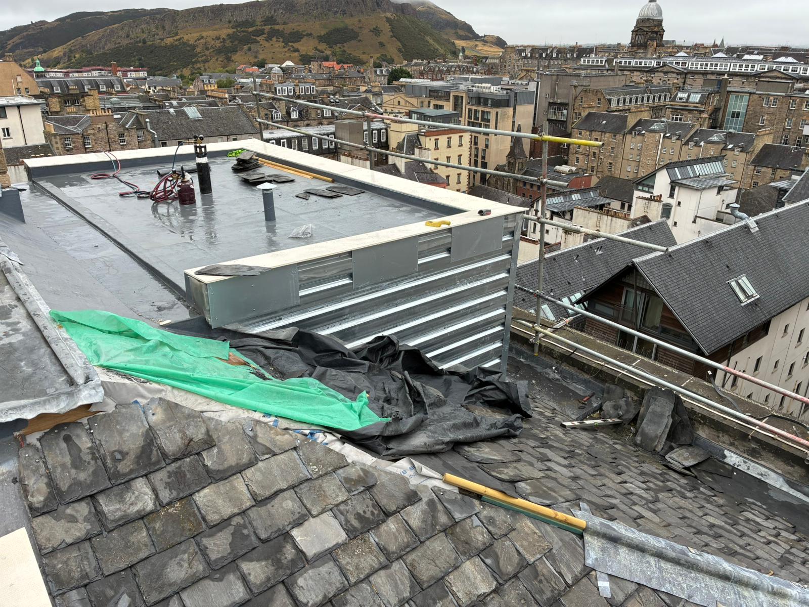 New CUPA Pizarras Spanish slate being laid alongside reclaimed slates during heritage re-roofing works at Parliament Square, Edinburgh