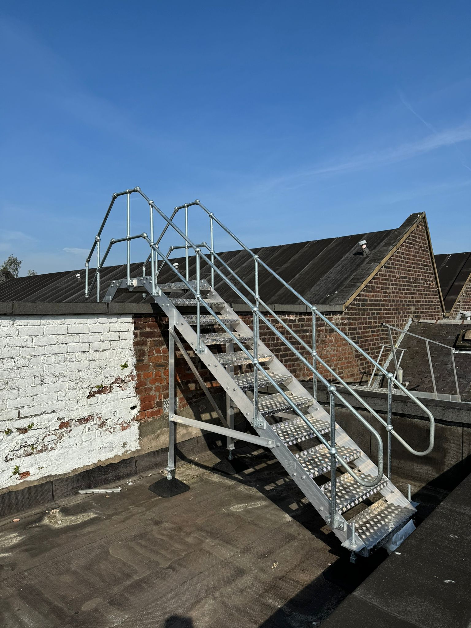 Ascent Safety Fabrications step unit and guardrails installed on the sawtooth roof at Stirling Enterprise Park to negotiate changes in roof level
