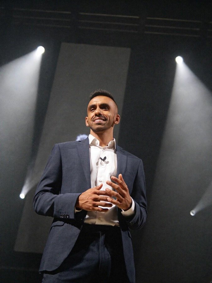 Avi at an event