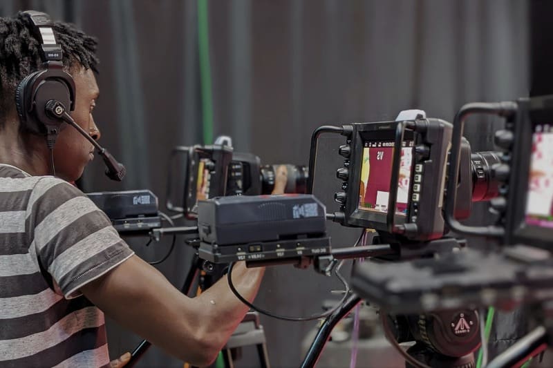 Agence de production audiovisuelle : checklist pour réussir un tournage (avant / pendant / après) - couverture editoriale JumpStart Studio