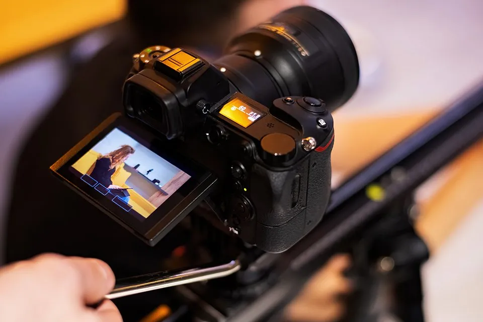 Motion design ou vidéo tournée : quel format choisir ? - couverture editoriale JumpStart Studio