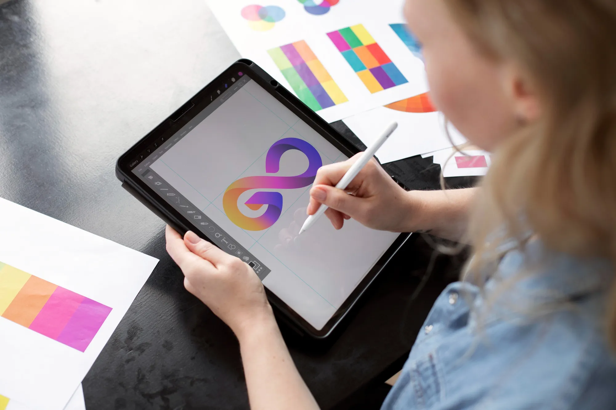 Top 10 supports graphiques indispensables pour une PME (2026) - couverture editoriale JumpStart Studio