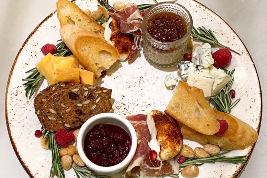 Oystercatchers Restaurant Christmas Bar - Tampa, FL