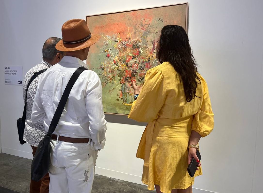 People looking at a work at SOLOS booth in Zero10 Art Basel Hong Kong