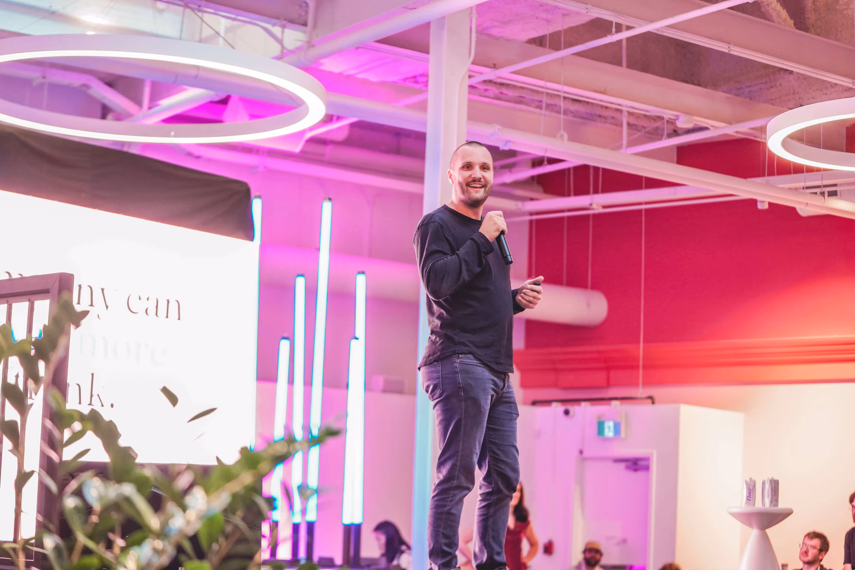 Guillaume Roy, Co-Founder and Head of Product at Workleap, presenting one of the challenges at the second edition of innovate.