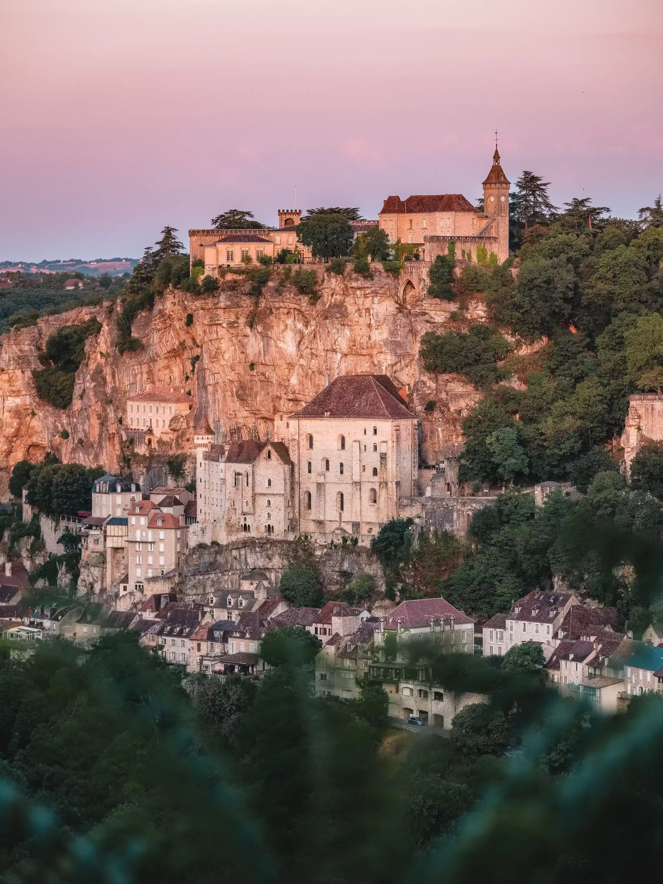 Photo de Rocamadour au lever de soleil, Lot Tourisme. Crédit : Teddy Verneuil