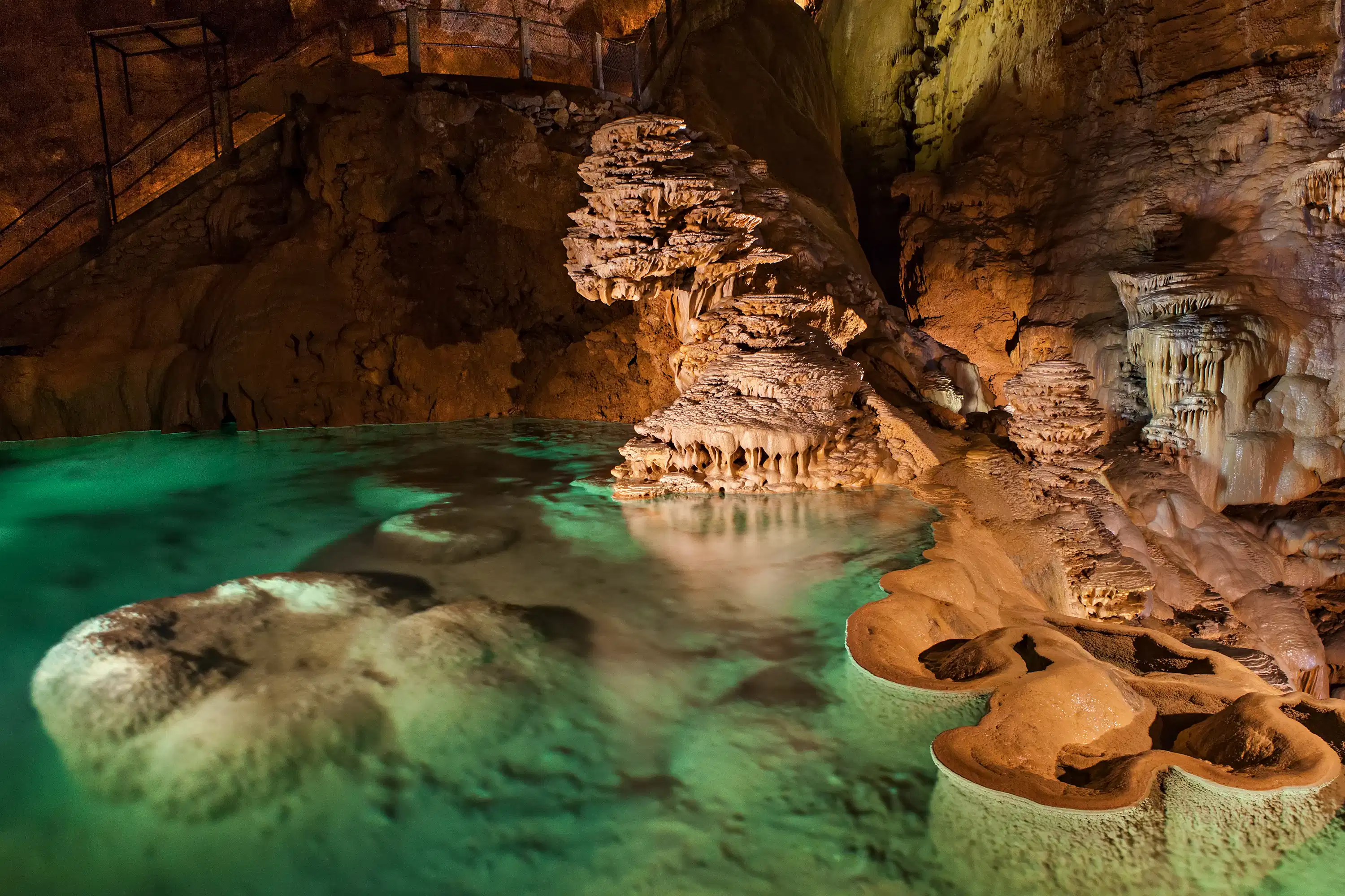 Photo de l'intérieur du Gouffre de Padrirac, Lot. Crédit : L Nespoulous SES de Padirac