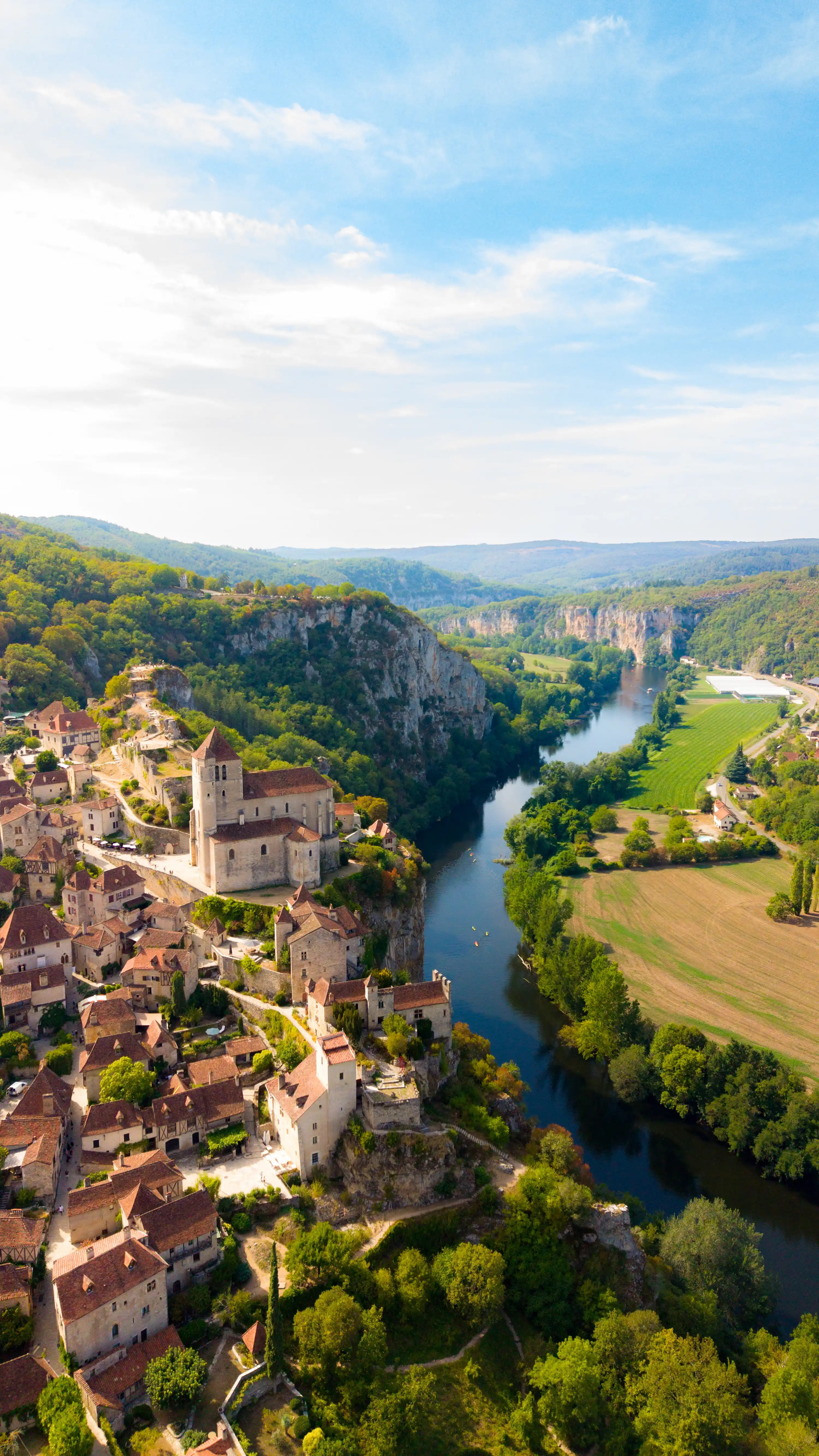 Photo prise au drone de Saint-Cirq-Lapopie.
Crédit : Foxtrotteurs