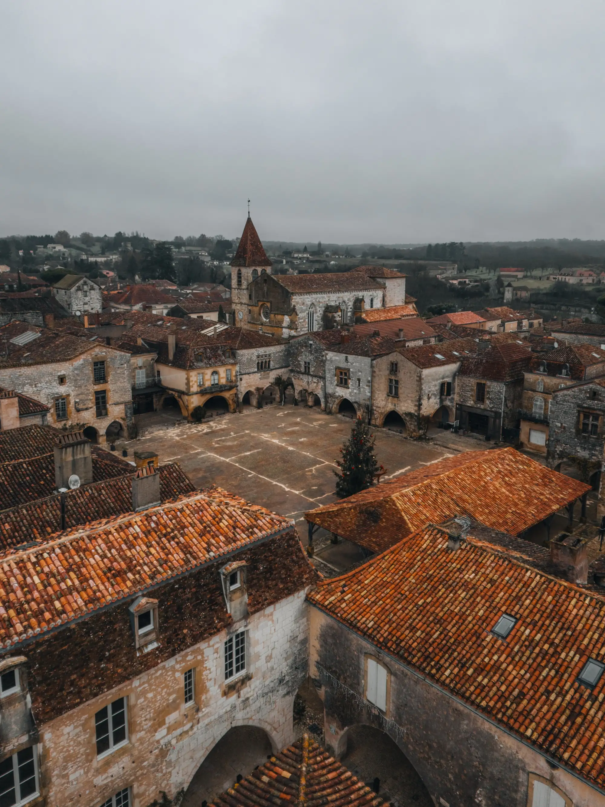 Photo prise au drone de Monpazier.
Crédit : Cuno De Bruin