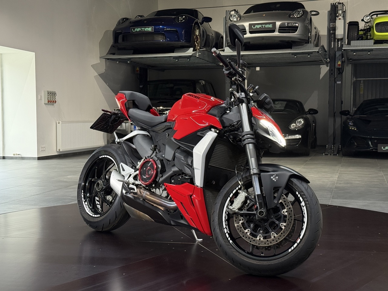 Ducati Streetfighter V2