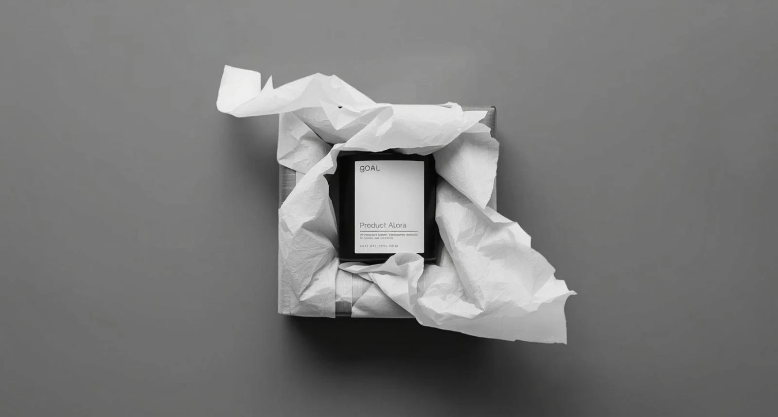 Paket wird sorgfältig verpackt