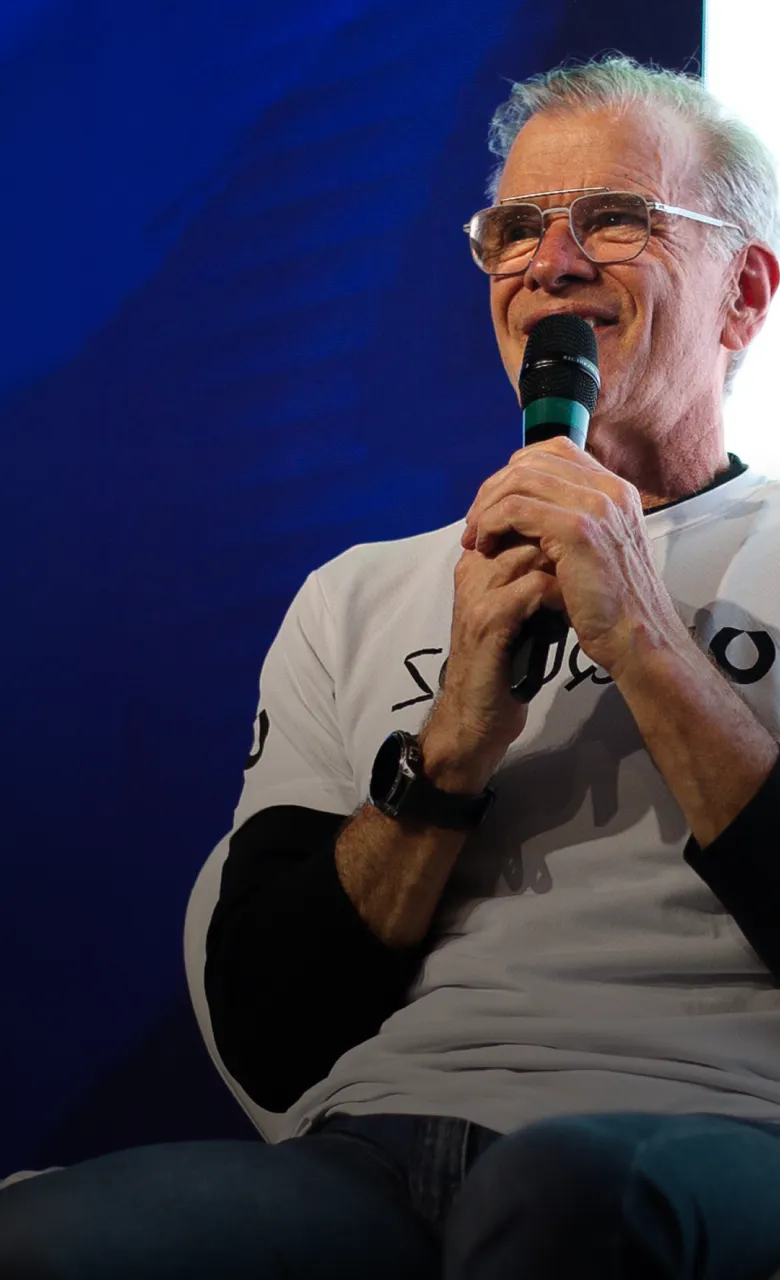 Bernardinho falando em evento LIQUIDZ