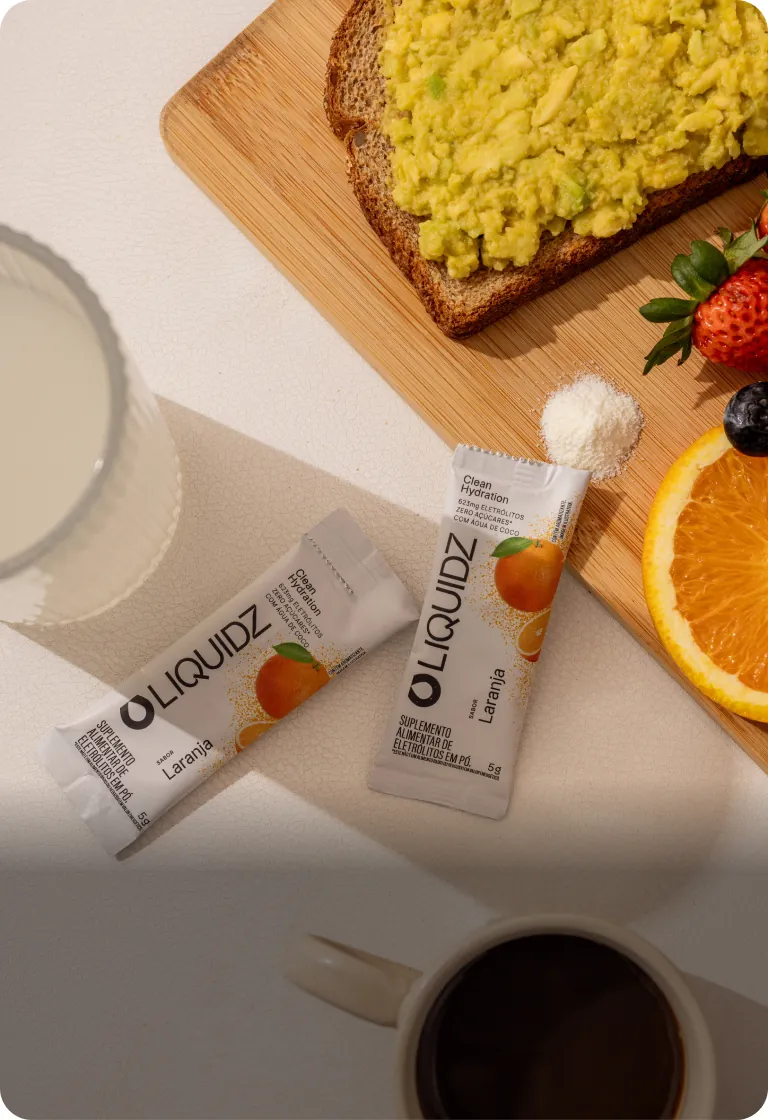 Café da manhã com sachês LIQUIDZ sabor Laranja