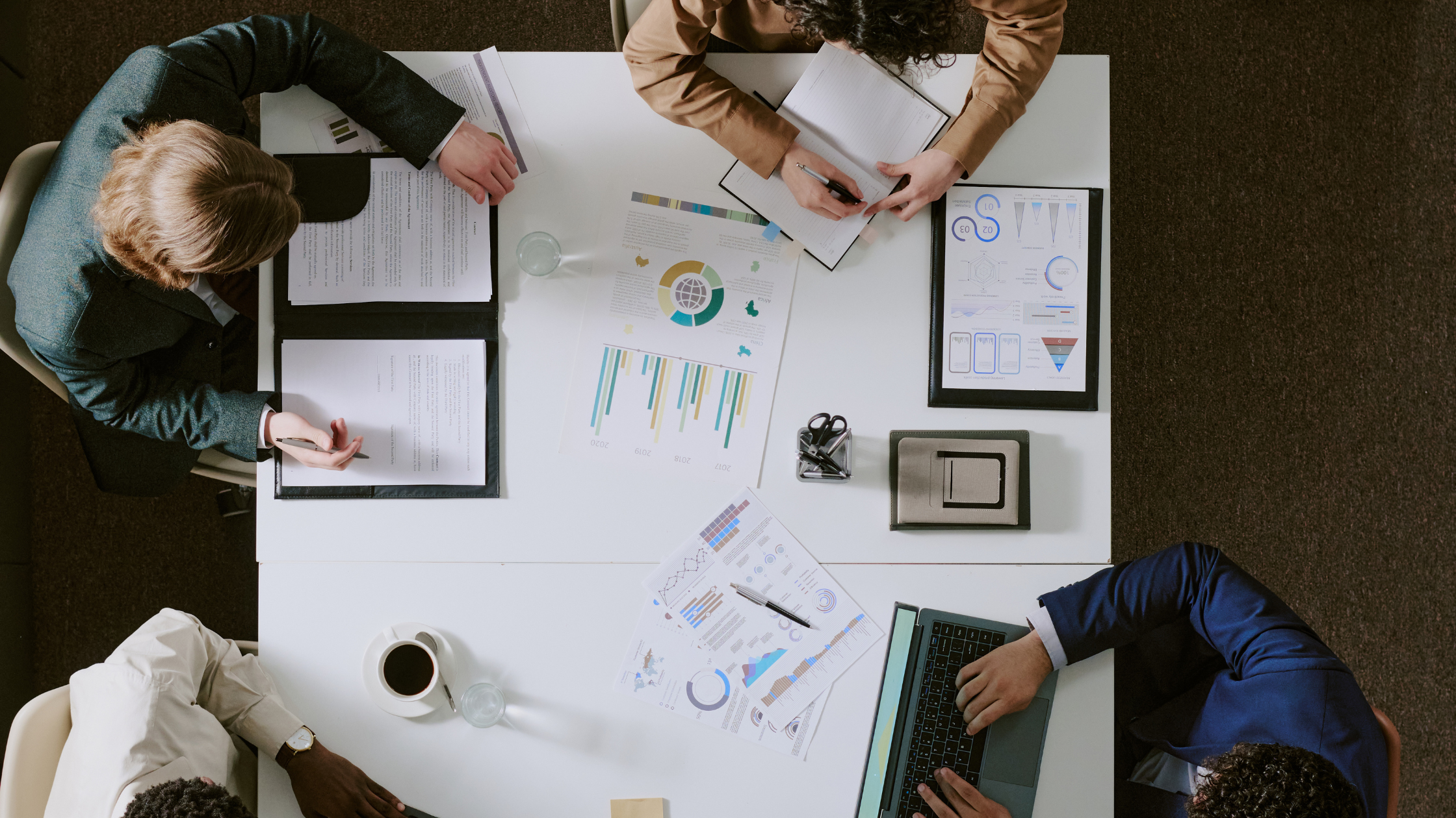 Stay Ahead This Holiday Season: How DashoContent Helps Marketing Teams Win Big