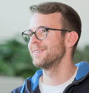 Client sharing a positive experience in a testimonial interview video produced by Graphrs