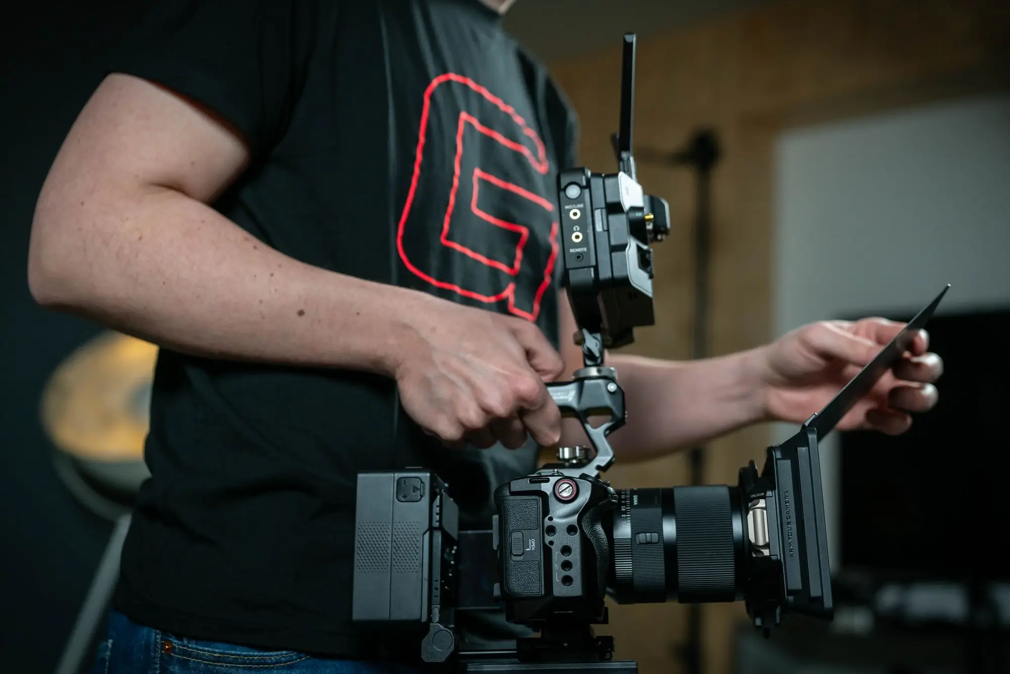 Professional Graphrs videographer in Hamburg operating a cinema camera during a studio shoot