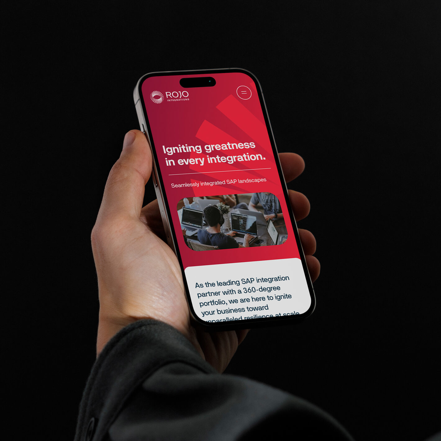 De homepage van de website van Rojo Integrations op mobiel.