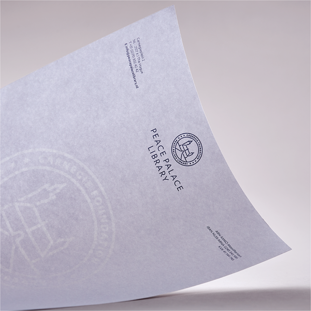 Briefpapier ontworpen voor het Vredespaleis door Studio Piraat.