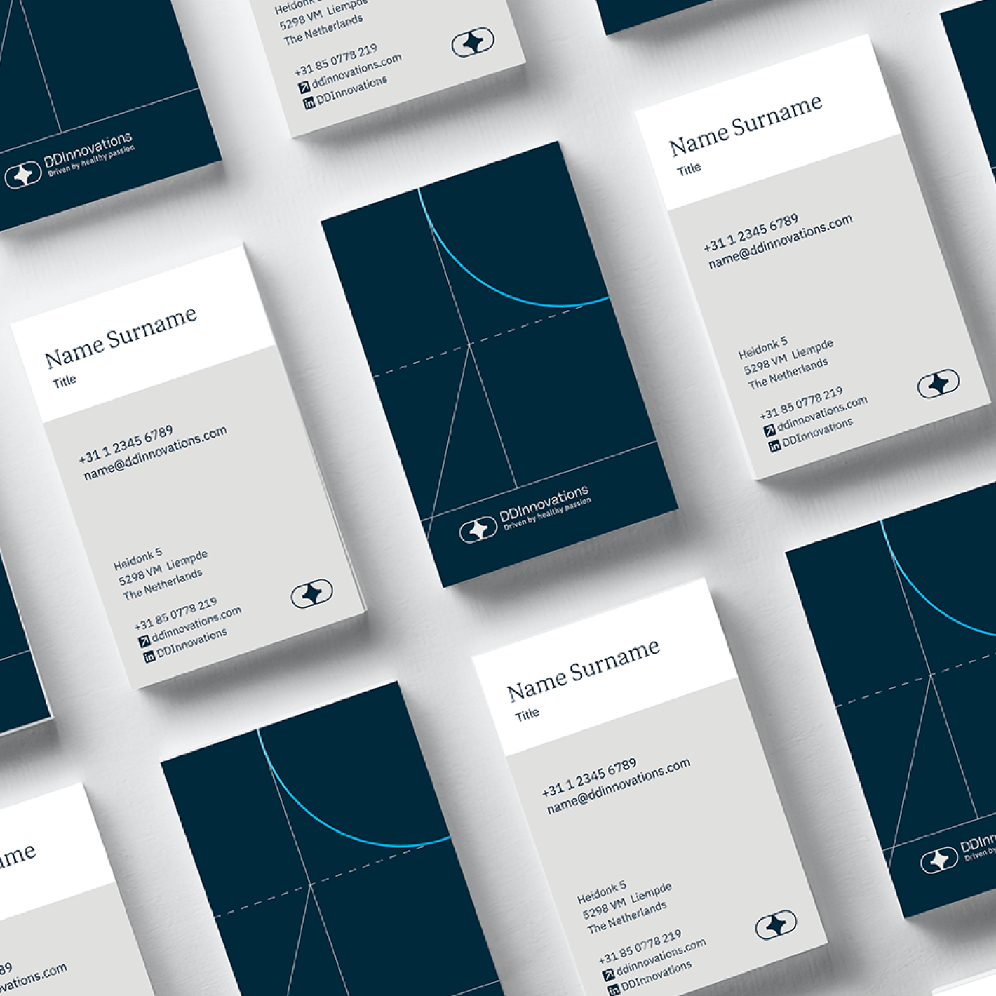 Visitekaartjes van DDInnovations ontworpen door Studio Piraat.