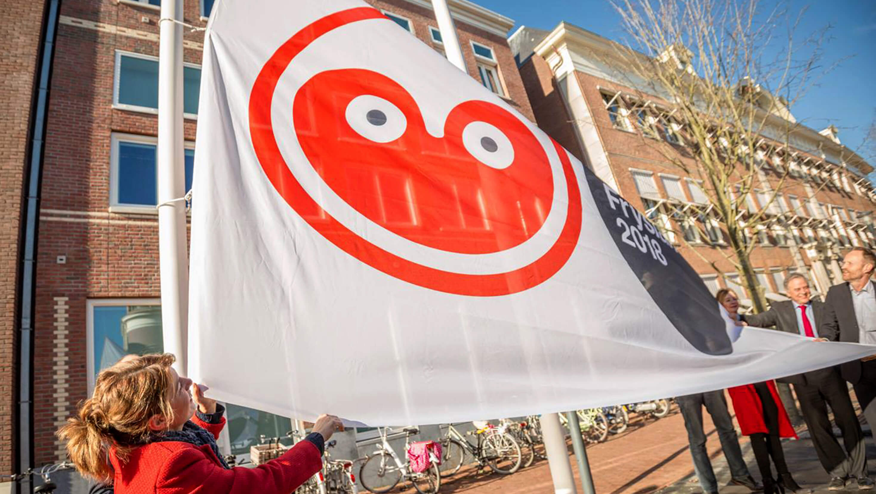 Een foto van het feest dat wordt gevierd in Leeuwarden vormgegeven door Studio Piraat.