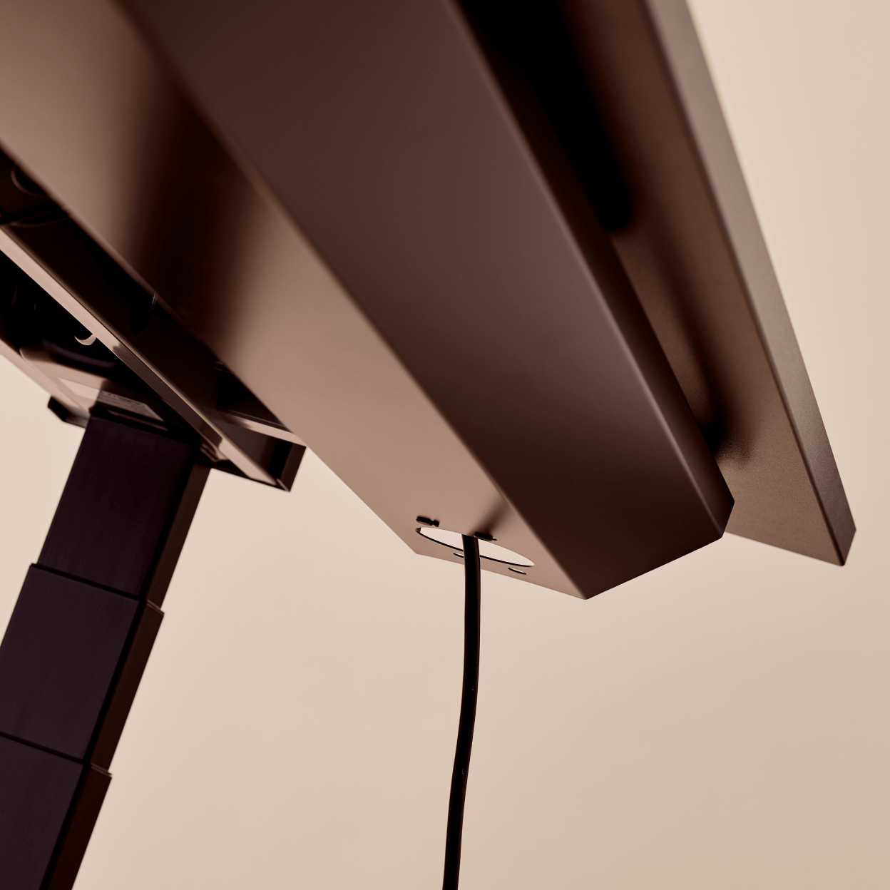 Een detailfoto van een bureau van WeFurn.