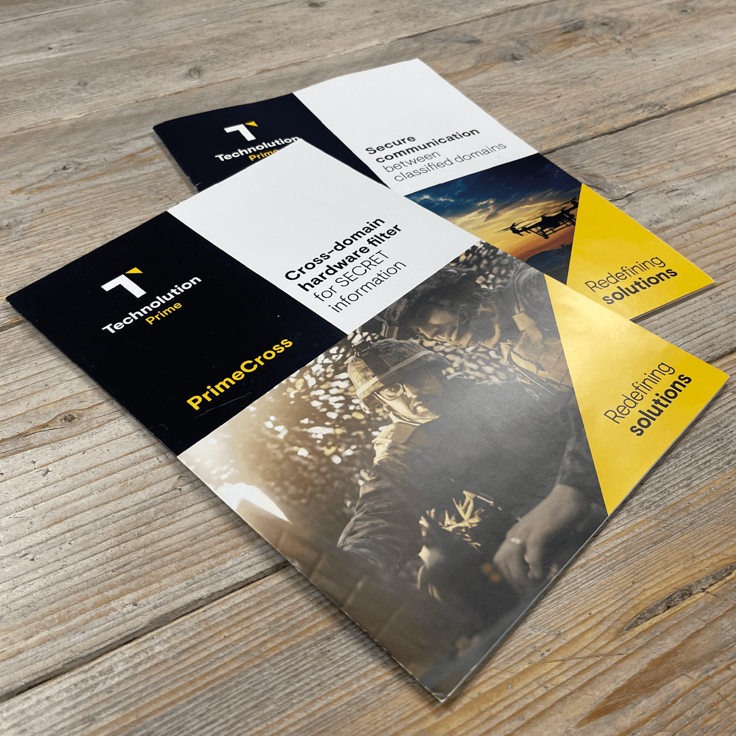 Twee flyers van Technolution ontworpen door Studio Piraat.