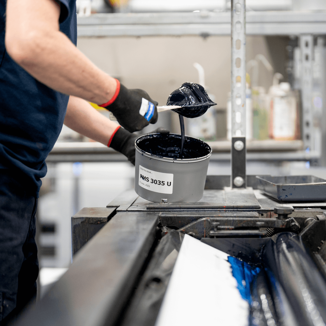 Een foto van iemand aan het werk bij Indruk.nu.