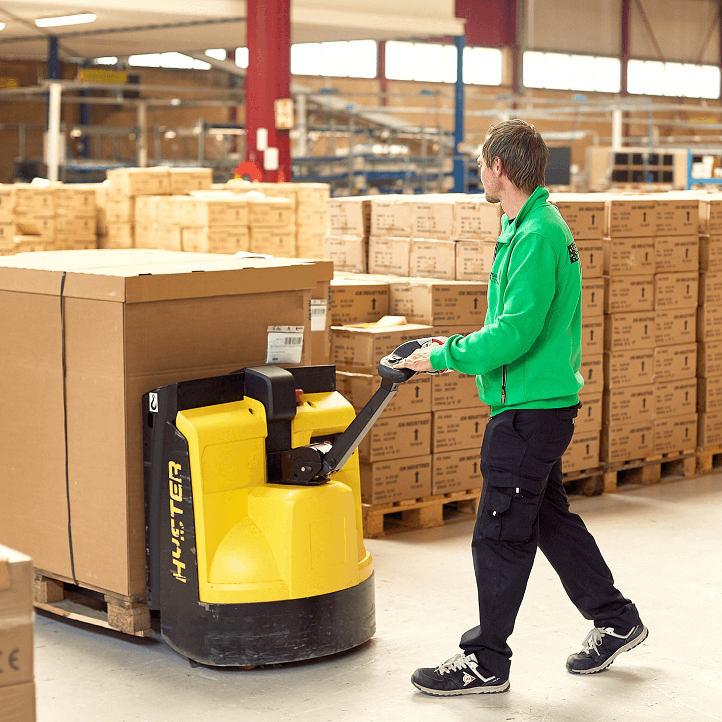 Een medewerker van BNS aan het werk.