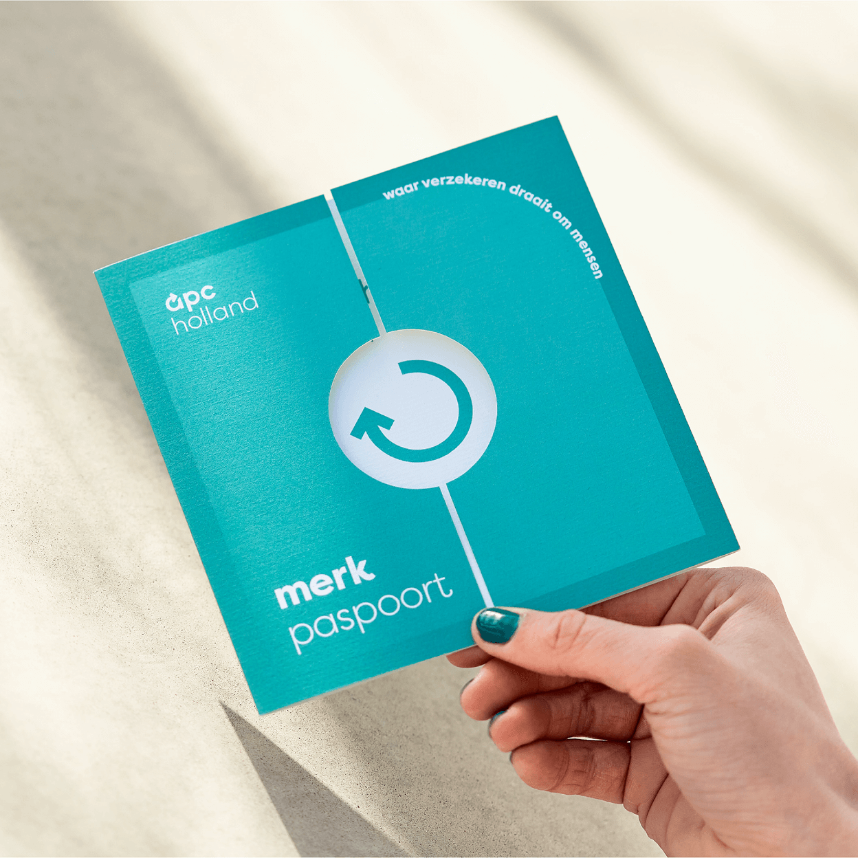 Een foto van het merkpaspoort van apc holland ontworpen door Studio Piraat.