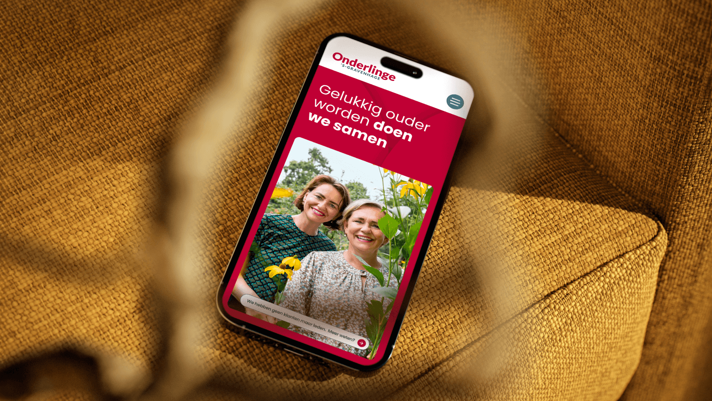 De homepage van de website van Onderlinge 's-Gravenhage op mobiel ontworpen door Studio Piraat.